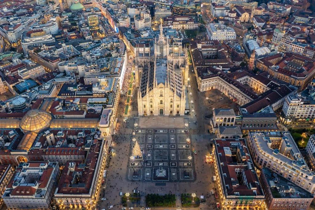 Life - Duomo With Terrace * Milan